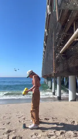 FOCCACIA🤤🤌🏽 Nothing better after the beach — so you’re probably wondering what this is. It’s called Kuppy and it’s a drying rack designed to dry reusable water bottles like Hydroflask, Yeti, etc. Check them out at getkuppy.com @getkuppydotcom #reusable #losangeles #beach #surfing #homehacks #fyp #santamonica #hydroflask #ad 