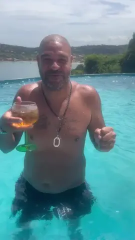 Aparentemente SEGUNDOU para o Didico... 😂👀.O estagiário só queria um danone... (tô brincando, chefia) 🫣😅Crédito: adrianoimperador