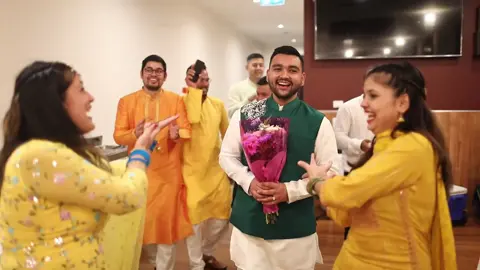 Dulha Raaja😍 Grooms Entry #saajanjigharaaye #bridegroomdance #Mehendifunction❤️ #bhaibuhari #melbourne #australia #2022