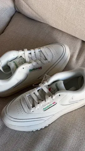 the perfect spring sneakkk👟#rebock #springsneakers #sneakers #springshoes #fashiontiktok #fashioninspo #shoeinspo 