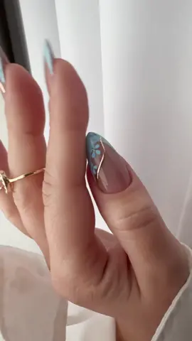 Instagram: matuszewsk.a #nails #nailart #spring 