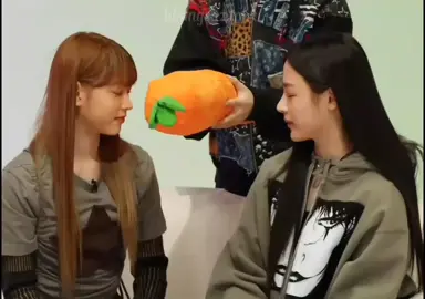 jealous iphone? #newjeans #bbangsaz #minji #hanni 