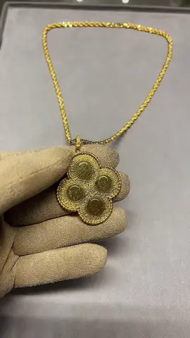 22 Ayar 4 Çeyrekli Altın Çerçeveli kolye modelimiz #altın #gold #kuyumcu #kuyumculuk #kuyumcularçarşısı #kuyumcukent #mücevher #takı #fyp #fypシ #22caratjewellery #22caratgold  #aksesuar #altınset #altıntakı #kütüklerkuyumculuk #22ayar #evlilik #düğün 
