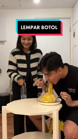 terpantau 2 jam jesi masi muter botol #couple #challenge #flipbottlechallenge 