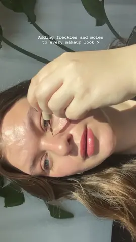 #freckles #jasonwu #fakefreckles #makeupfreckles #makeuptrends #naturalmakeup #glowingmakeup #glowingskin #viralmakeup #creammakeup 