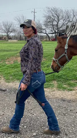 Arait jeans out here showing my dump truck off #countrygirl #oilfield #goddess #hotwife #construction #fyp #brookeblaze #country #horses #texan #contentcreator #morganwallen 