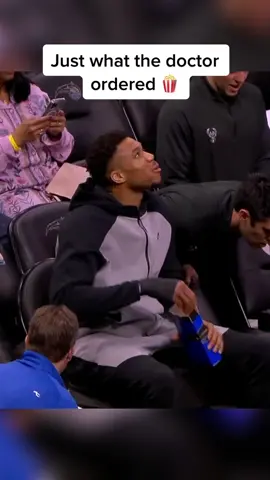 Giannis enjoying some popcorn 🍿😂 #NBA #basketball #giannis #bucks 