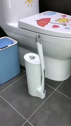 Conjunto de escova descartável com 16 refis para limpeza de vaso sanitário  . . 👉Segue nosso perfil para receber mais achadinhos  . . . ✳Gostou? Comente 