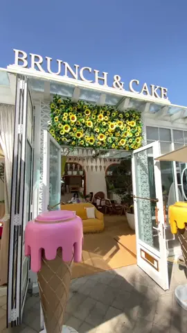 Weekdays don’t get any better than this ✨ Visit us by the lake at our 📍Jumeirah Islands location #BrunchandCakeUAE #BrunchandCake #InGrandmaWeTrust #DubaiBrunch #JumeirahIslands