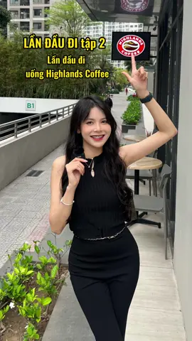 •Lần đầu đi•  Lần đầu đi uống Highlands Coffee cần chú ý những điều gì để có trải nghiệm xứng đáng 🌷  ----------------------------------------- Những thứ rất bình thường này đã từng khiến Phương căng thẳng lo sợ 😅 Lần đầu tiên Phương uống coffee là khi chơi với 1 bạn nhà giàu, tui đi theo bạn vào tiệm nhưng hoàn toàn không hiểu nổi mấy cái đồ uống tiếng anh kia là gì.  Nhưng để không lộ ra mình không hiểu biết nên tui đã nhanh chóng bắt chước gọi một món đồ, chỉ sợ người khác biết được mình chưa từng uống coffee xịn xò. Nhưng sau ngụm đầu tiên thì tui đã dừng lại và lặng lẽ vứt đi, tui không hiểu sao người ta lại thích thứ đồ uống đắng ngắt và đắt lòi như vậy, chẳng biết nó có gì ngon cả. ---------------------------------------------- Đối với những người đã sống ở thành phố lớn thì họ sẽ lướt qua ngay khi gặp video kiểu này, chẳng cần thiết phải xem những nội dung này. Nhưng tui hi vọng chiếc series nghe có vẻ đơn giản này sẽ giúp ích được cho những người cần <3 Và đó là lí do series: LẦN ĐẦU ĐI của HPN ra đời 🌷 #PhaiDepNgayNay #WomenOfTikTok #sayhitothew #LearnOnTikTok #upbase 