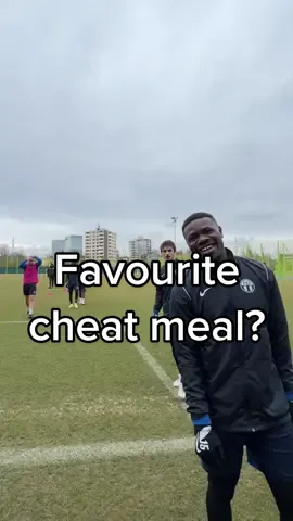 🥙 Kebab scheint hoch im Kurs zu sein. Collaboration, @ayverdis?  #fcz #stadtclub #NieUsenandGah #cheatmeal #questionoftheday 