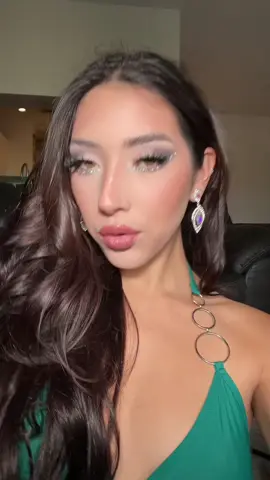This remix is one repeat 🤩🤩 #makeup #makeuptransformation #glam #beauty 