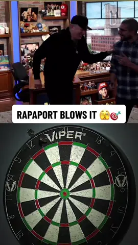 Michael Rapaport drops the ball against Ariel Helwani in darts 🫣🎯 #michaelrapaport #arielhelwani #mma #themmahour #darts #funny 