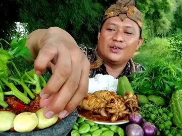 Cumi sotong saus padang, sambel terasi lalapan jengkol mentah, batang pepaya #andri2milyar #makansederhana #jengkolmuda #lalapan #menusederhana #makanansunda #fyp #mukbang #asmr 