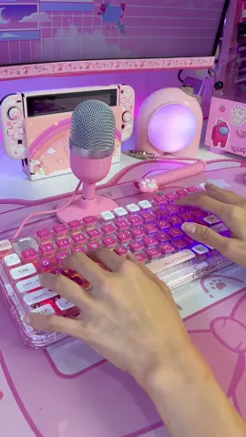 My new pink microphone 😍💖 Small and good sound👍🏻 fr. @Razer #microphone #razer #razergaming #pc #pcgaming #pink #unboxing #aesthetic #gadget #gaming 
