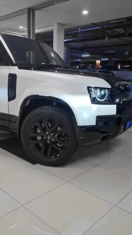 The latest Land Rover Defender 90 has just landed in our showroom in D300 X-Dynamic form, and in this beautiful black and white contrast colour. #landrover #landroverdefender #d300 #landroverlife #southafrica #southafricatiktok #gauteng #johannesburg #pretoria #pretoriatiktok #mzansitiktok #mzansistreets #carsoftiktok #cars 