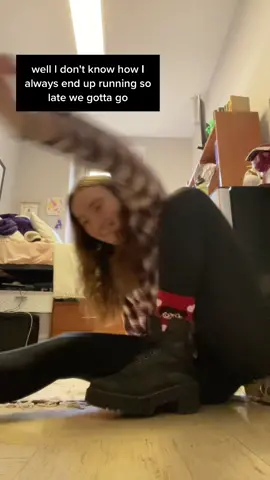 This was kinda chaotic but i love it! #comewithmetomyclasses #dayinthelifeofamarketingmajor #marketingmajor #historyminor #redheadbeauty17 #collegelifewithabs #lifewithabs 