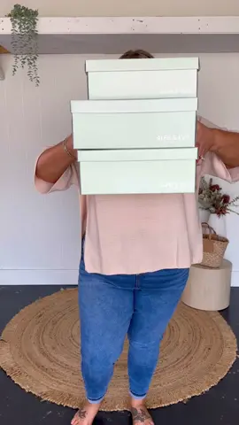 Do ypu love your sneakers? Watch this!! All details on my IG! #paidpartnership #plussize #curvy #fashion #fypシ #footwear #shoes #sneakers #sneakersaddict 