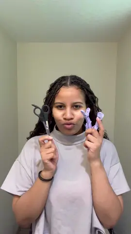 hice una loqueraaaaa 🥵 Ya me estaban empezando a pesar, así que yo -ni corta ni perezosa- me las piqué 🤭 #gypsybraid #protectivehairstylesfornatural #cuttingbraidsout #stylingbraid #estiloprotectores #cuidatucabelloencasa #cortandotrenzas #tutorialdetrensitas #intentosfallido 