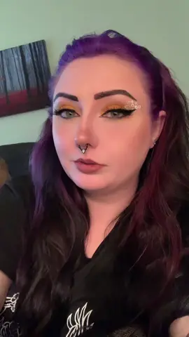 #makeup #makeuptransition #makeuptransformation #altgirl #alternativegirl #purplehair #plussize #midsize #smallmua #bubbles 