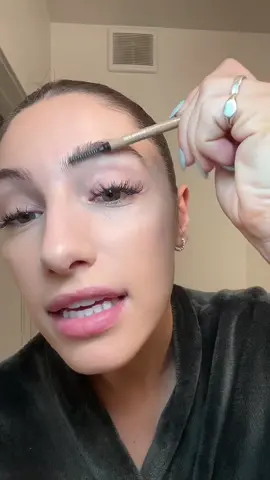Grwm for the day 🤎 #grwm #morningroutine #makeup 