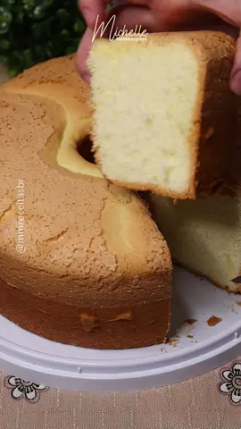 Bolo Brevidade com Maizena super fofinho (sem farinha de trigo)  5 Ovos  1 Xícara de Açúcar  2 Xícaras de Amido de Milho  1 Colher (chá) de Essência de Baunilha (Opcional)  #tiktok #food #viral #receitas #bolo 