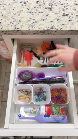 Toddler hair drawer organizing asmr. All the favorites are linked in the bio. #toddlergirlhairstyles #toddlerhairstyles #fypシ #viralvideo #girlhair #organize #hairdrawer #clean @daehair @scunci @unitehair @verbproducts 