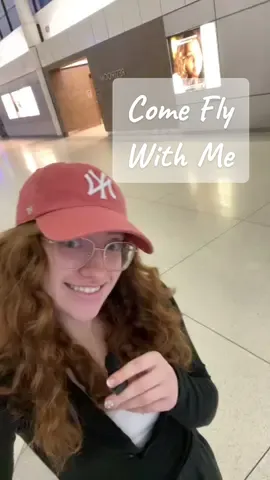 Come fly with me!! #comeflywithabs #fearofflying✈ #flyingwithabs #redheadbeauty17 #collegelifewithabs #adventureswithabs #lifewithabs 