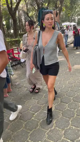 The street style in mexico is 🫶🏻🫶🏻 #fashion #StreetStyle #mexicostreetstyle #mexicocitygirl #mexicocity #mexicocityfashion #mexicocitystreetstyle #cdmxtiktok #cdmxfashion #stylinf 