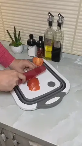 This 3-in-1 chopping board, no matter cutting vegetables or washing vegetables drain is very convenient, the key used up can also fold storage does not take up space # kitchen good # cutting board # multifunctional folding chopping board