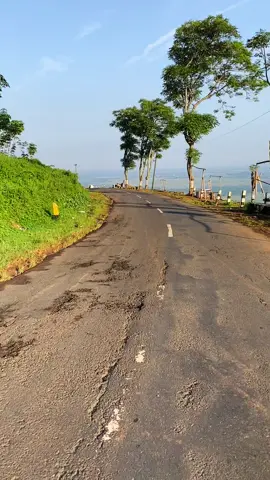 Jalan raya linggoasri-paninggaran