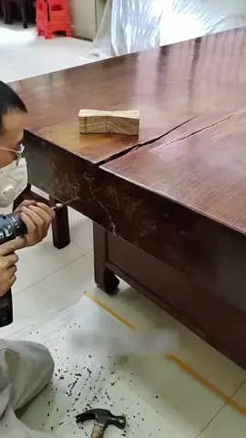 Fixing a wooden table