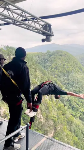 Highest bridge jump in the WORLD🌍 #bungeejumping #extremesports #crazy #flipping #overcomefears 