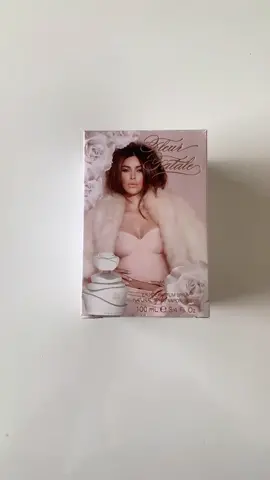 Kim 🤍 @kimkardashian @kimkardashian 🤍🌸  #kimkardashian #kkw #kkwfragrance #cleangirl #cleanscent #minimal #aesthetic #kuwtk #kardashians #floralscent #peony #cleangirlaesthetic #minimalpackaging #minimalbeauty #beauty #fyp #foryoupage 