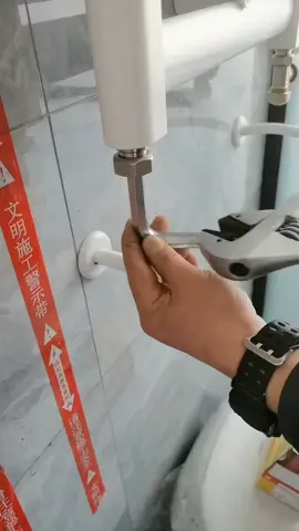 Replacing a damaged pipe