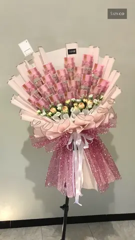 Ayo susantiii, kodein ayg cpt 😝  • Buket Uang 100k 20 lembar (jumbo size) • IDR 165.000 (belum termasuk uang) • Tambahan bunga palsu (bisa request nuansa warna) • Bungkus full kertas cello . #buket #buketuang #moneybuket #moneybouquet #buketuangbanyuwangi #buketuangbwi #buketbwi #buketbanyuwangi #buketbungapalsu #artificialbouquet #moneybukettaiwan #moneybuketsurabaya #ayosusanti 