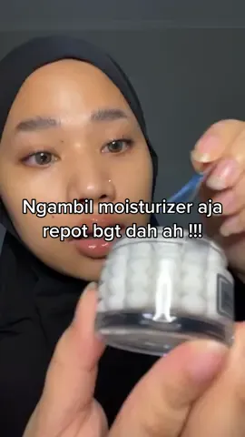 satisfying banget ngambilin bola bolanya, biar ga kena yang laen nya, tapi tetep aja kena 😭😭🙏🏼 #viral #fyp #skincare #skintok #moisturizer 
