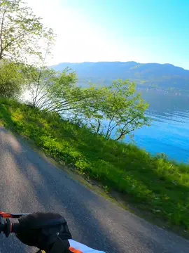 friendship goals  #motorrad #see #friends #friendshipgoals #motorcyclesoftiktok #moto #ktm #superduke #ktmsuperduke1290r #lake #austria 
