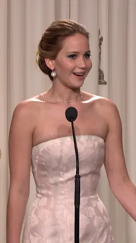 Throwing it back to this ICONIC #JenniferLawrence interview at the Oscars 🤣💖 #oscars #oscars2023 #jlaw #mtvceleb