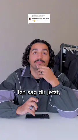 Antwort auf @Der aller echte Bruno wie viel sind euch diese Sneaker wert? 🧐 #sneaker #sneakers #sneakerhead #sneakernews #sneakeraddict #streetwear #streetwearde #mode #style #fashion #samirhoma #sneakersammlung #jordan4 #jordan4midnightnavy #airjordan #jordans #nike #nikejordan #crocs #lightningmcqueen #crocscars #cars #sneakertrends2023 #trends2023 #fashiontrends2023 #sommersneaker #diorjordan #jordan1dior #nikedunk #nikedunks #dunks #dunklows #dunklow #dunkfreddykrueger #dunkbenandjerrys #benandjerrys #foamrunner #yeezfoamrunner #adidas #adidasfoamrunner #schuhe #bestsneaker #sneakercollection #worstsneaker #overrated #overhyped #sommerschuhe #frageantwort 