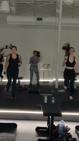 #stitch with @sarahrosesummers my usual workout fits are fun and colorful #periodtalk #workoutclass #activewear 