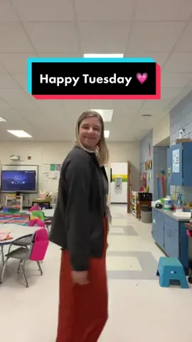 Hows the weather where you are? #ncteacher #teachertok #teacherlife #teachertired #teacherbestie #happytuesday #teachersoftiktok #kindergartenteacher #elementaryteacher #pineappleclass #morningroutine #teacherfit #teachermornings #foryou 