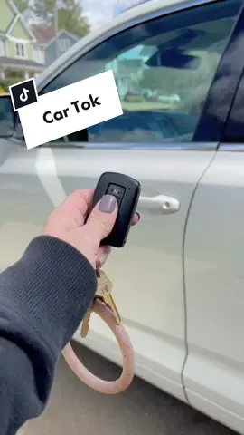 Amazon Car Must Haves! 🚙 #organizedcar #asmr #carorganizing #cartok #shop #musthaves #amazonfinds #vanmass #carphoneholder #carmount #giftideas #car #carfinds #momlife #cartrashcan #toyota #highlander #carorganization #reset #asmrreset #fyp #fy 