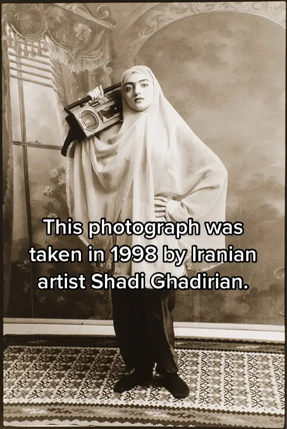 Insipired by classical portrait photography from the Qajar dynasty (1794-1925), contemporary Iranian artist Shadi Ghadirian recreated portraits in the same style but with tell-tale anachronistic elements to illustrate how her home felt torn between tradition and modernity. #art #contemporaryart #photography #iran #iranianartist #womenartist 