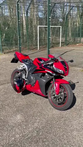 This was my view today, how was yours?!  Honda CBR 600RR ‘08 PC40  #cbr600rr #hondaracing #superbikes #bikelife 