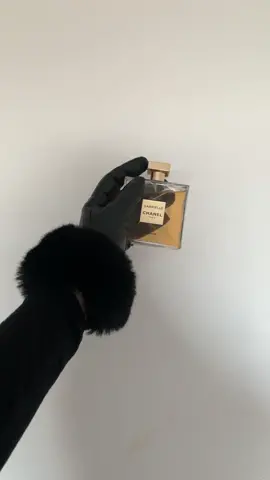 Chanel Gabrielle Essence 🤌🏼   #cleangirl #chanelperfume #chanelgabrielleessence #cleangirlscents #fragrance #fyp #minimal #aesthetic #luxuryfragrance #fragrancetok #perfume #perfumecollection #mostcomplimentedperfume #chanel #packagingaesthetic #fragranceaesthetic #perfumeaesthetic #prettyscents 