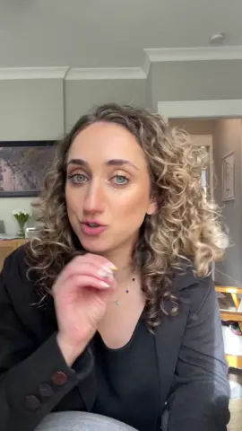 This is your sign to go dye your hair— also havent washed my hair since saturday so its a lil greasy dont judge me #hairtransformation #blondetobrunette #brownhairblueeyes #greenscreenvideo