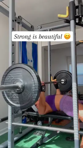 Starting to love #chestday as much as #legday ☺️ 🙌🏽  #fitmom #strongisbeautiful #strongmom #trainchest #fitnessmotivation #strongmamas #Fitness #FitTok #mamafitness #ltinacontentcreator 