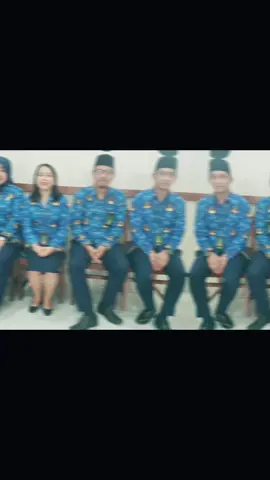 Selamat untuk rekan-rekan yang telah dilantik sebagai PNS di Pengadilan Negeri Blitar. Bahwa ASN yang dilantik adalah orang-orang yang terpilih dan dipilih oleh Tuhan. Untuk itu bekerjalah dengan baik dan disiplin sebagai bentuk rasa syukur. Sebagai abdi negara, para ASN yang dilantik harus menundukkan diri terhadap norma dan aturan yang berlaku sebagai Aparatur Sipil Negara (ASN). Sukses selalu ! 🔥🔥 #CapCut  #pnblitarpatria💥  #humasmahkamahagung 