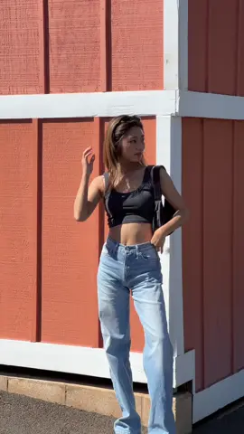 Crop tank + Loose fit jeans🫶🏻 #outfitinspiration #denimstyle #loosefitjeans  #zarajeans #OOTD 
